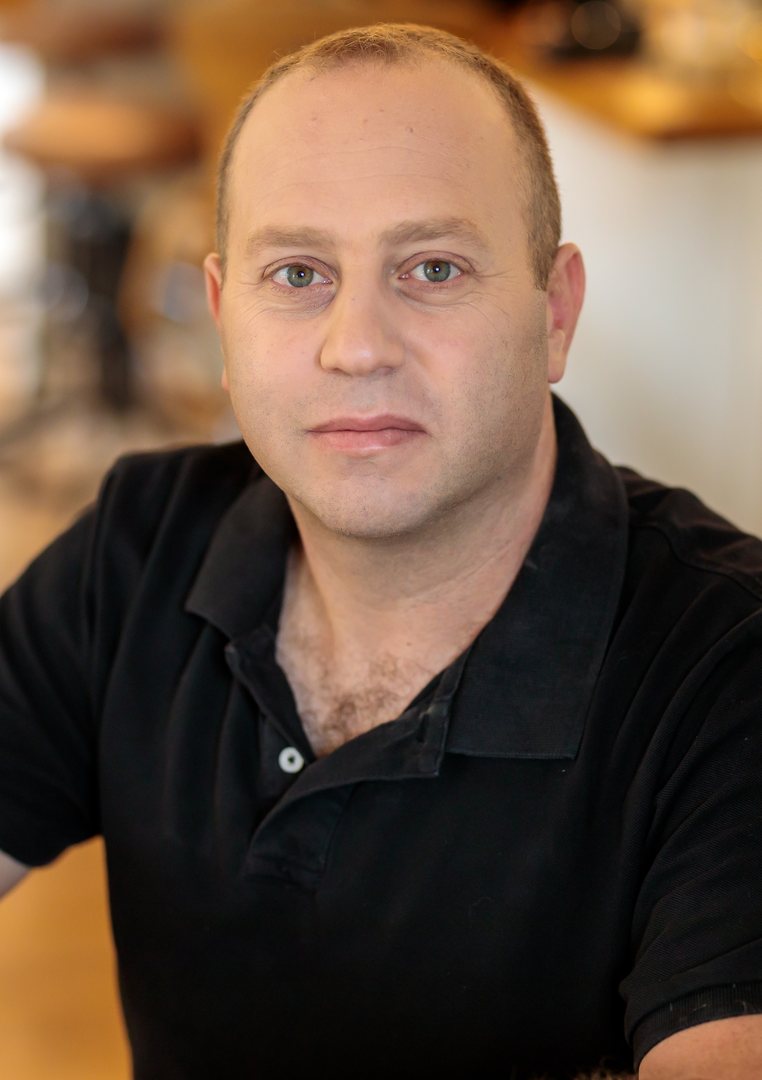 גלעד לוקר